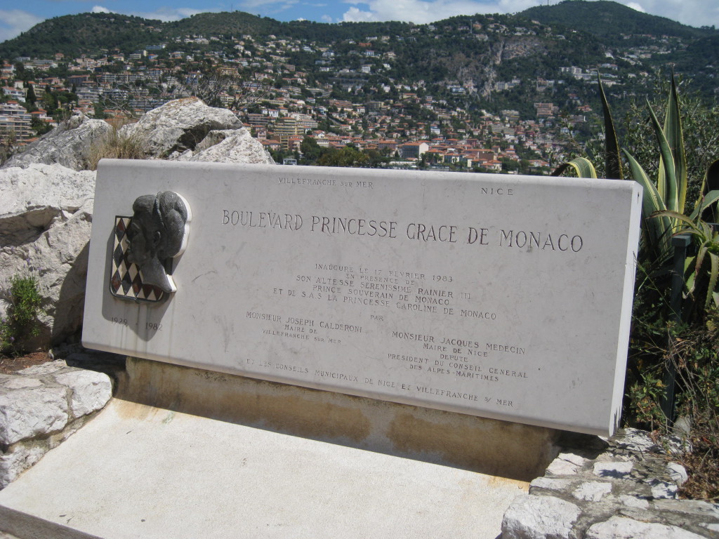 Het monument in Zuid-Frankrijk, dat herinnert aan prinses Gracia van Monaco  FOTO: BEN KRIJGER