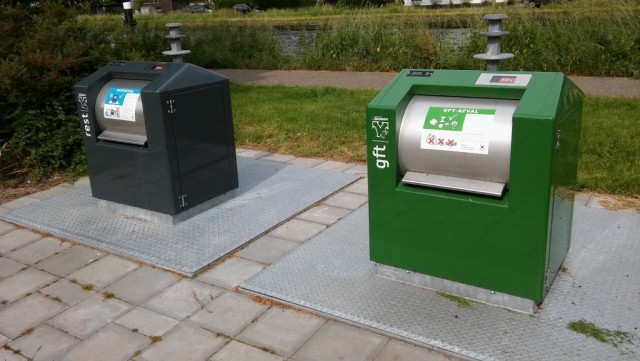 Ondergrondse vuilniscontainers hier in Rijswijk langs de Vliet. 