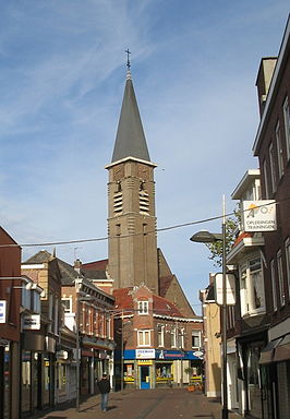 De kerktoren van de H.Adrianuskerk in Naaldwijk had eigenlijk 92 meter hoog moeten zijn. 